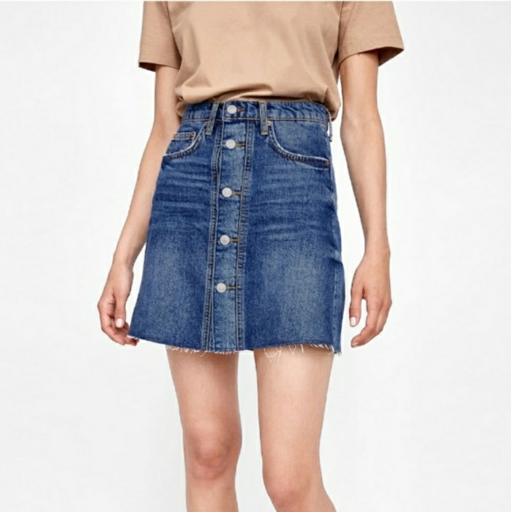 Zara color block mini skirt in Malibu blue